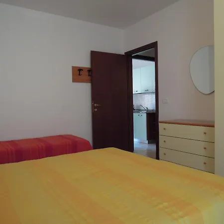 Cozy With Terrace And Swimming Pool Near The Beach Appartement
