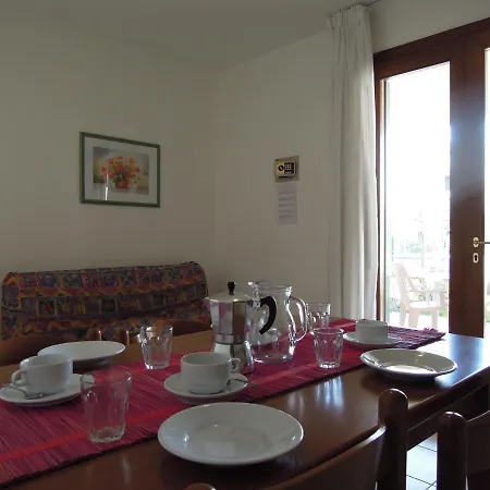 Cozy With Terrace And Swimming Pool Near The Beach Appartement