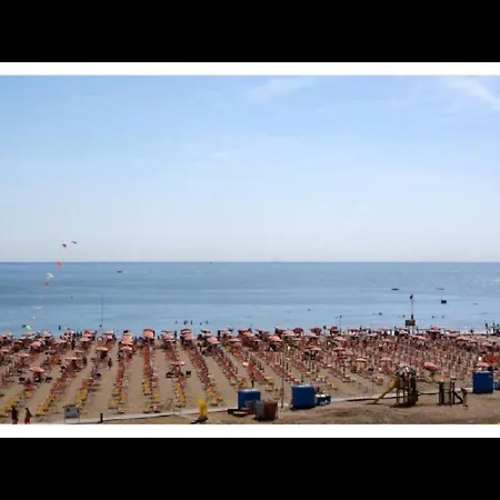 Apartament Cozy With Terrace And Swimming Pool Near The Beach